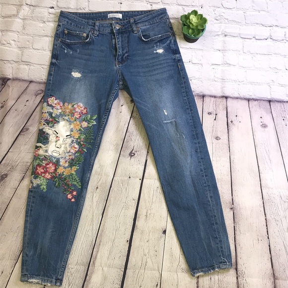 Zara Denim - Zara Embroidered Distressed Jeans, size 4